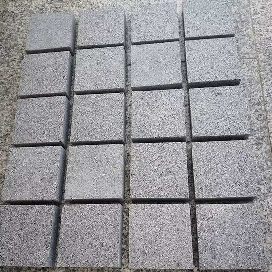 Piastrelle e pavimentazione in granito di pietra grigio scuro naturale G654